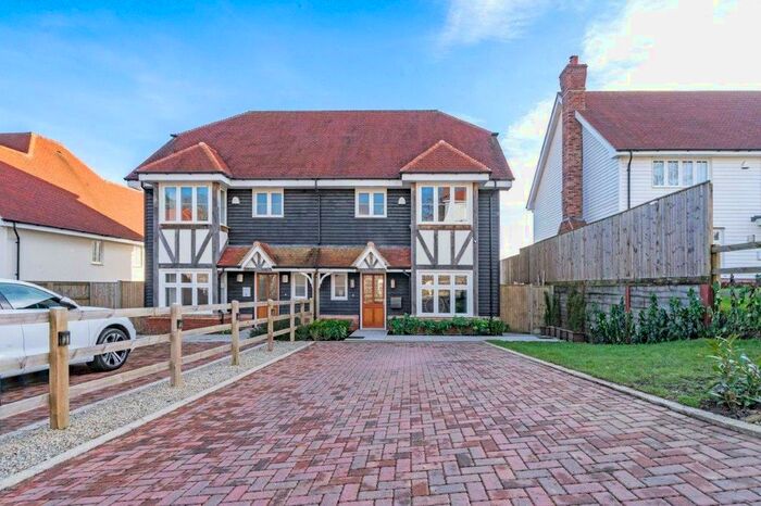 4 Bedroom Semi-Detached House For Sale In Legat Close, Wadhurst, East Sussex, TN5