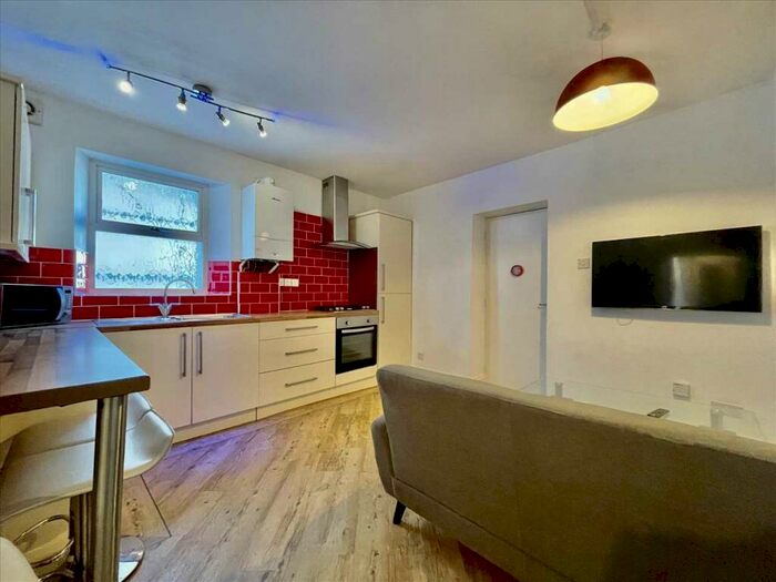 2 Bedroom Apartment To Rent In Evelyn Place, Plymouth, PL4