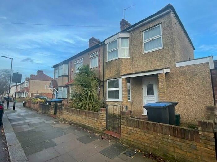 4 Bedroom House To Rent In Exeter Road, Edmonton, N9