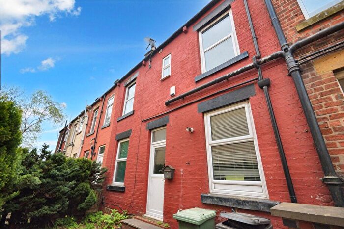 2 Bedroom House To Rent In California Mews, Morley, Leeds, LS27