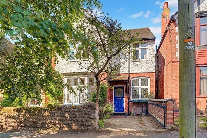 4 Bedroom Detached House For Sale In Harlaxton Drive, Nottingham, NG7