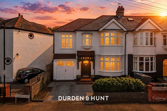 4 Bedroom Semi Detached House For Sale In Oak Hill Close, Woodford Green, IG8