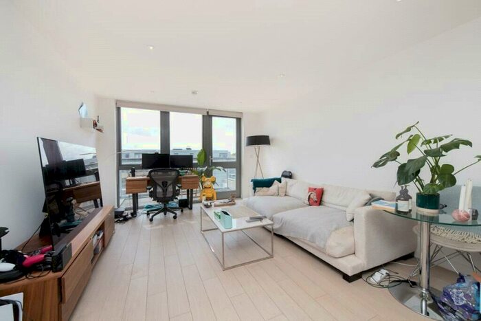 2 Bedroom Apartment To Rent In Packington Square, Islington, London, N1