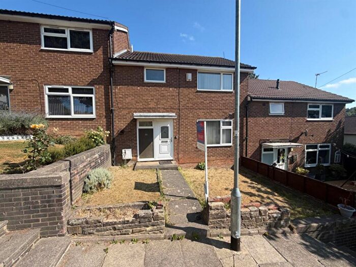 3 Bedroom Town House To Rent In Whincover Gardens, Leeds, LS12
