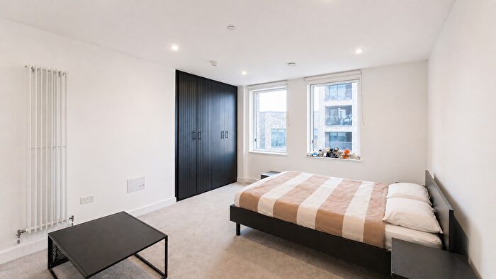 1 Bedroom Flat For Sale In Heartwood Boulevard, Acton, W3