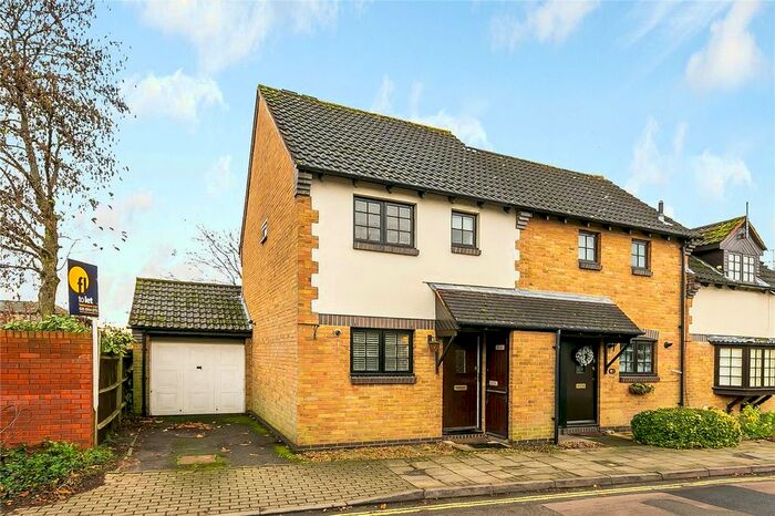 2 Bedroom End Of Terrace House To Rent In Colne Road, Twickenham, Uk, TW2