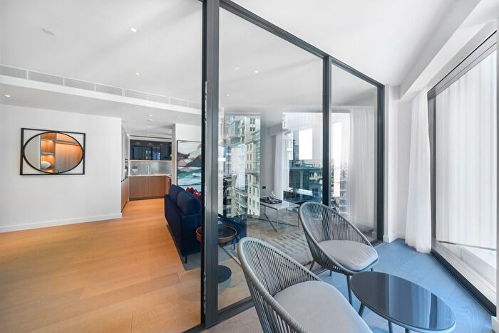 3 Bedroom Flat To Rent In Nine Elms Lane, London, SW8