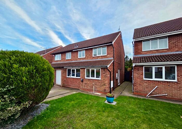 3 Bedroom Semi Detached House For Sale In Westgrove Avenue, Monkspath, Solihull, B90