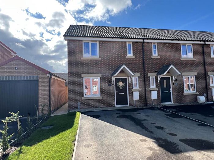 3 Bedroom End Of Terrace House For Sale In Dewberry Lane, Darlington, DL1