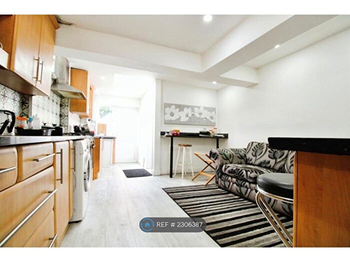 4 Bedroom Terraced House To Rent In Daniel Street, Cardiff, CF24