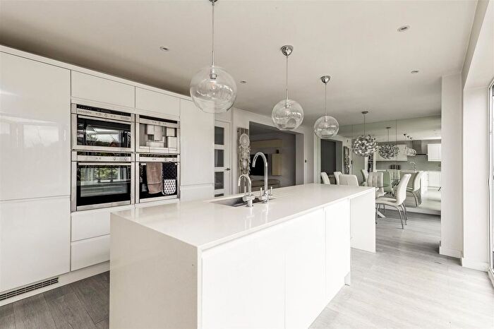 4 Bedroom Detached House To Rent In Markham Road, Cheshunt, EN7