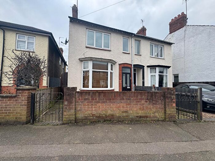 3 Bedroom Semi-Detached House To Rent In Bath Road, Kettering, NN16