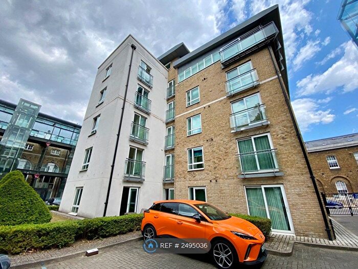 2 Bedroom Flat To Rent In Hopton Road, London, SE18