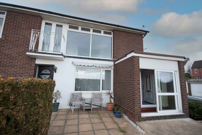 2 Bedroom Flat To Rent In Laurel Close, Leigh-On-Sea, SS9