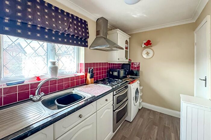 1 Bedroom Flat For Sale In Hornby Avenue, Westcliff-on-Sea, SS0