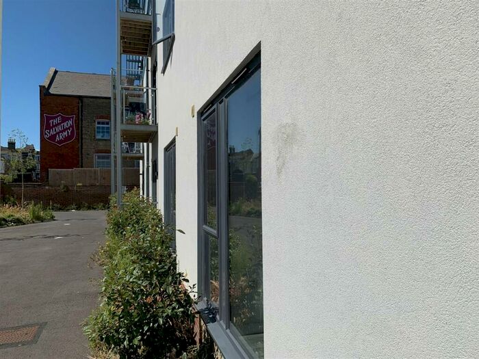 2 Bedroom Flat To Rent In High Street, Ramsgate, CT11