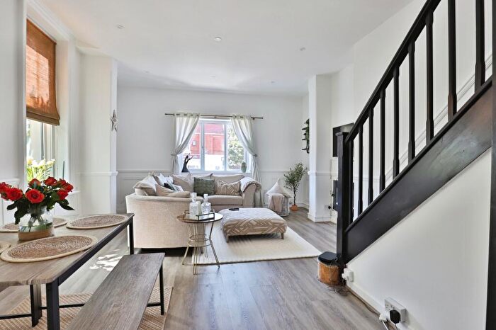 1 Bedroom Flat For Sale In Sea Road, Boscombe, Bournemouth, Dorset, BH5