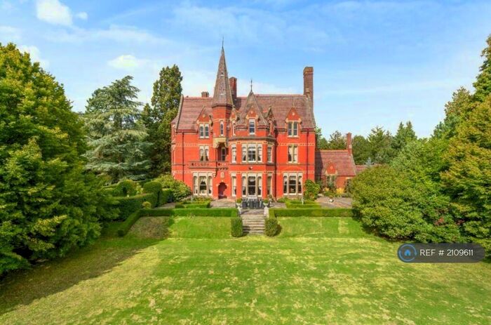 5 Bedroom Penthouse To Rent In Park House, Clapham, Bedford, MK41