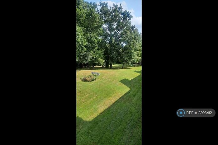 2 Bedroom Flat To Rent In Hayes Lane, Beckenham, BR3