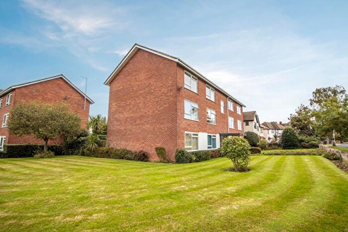 2 Bedroom Flat For Sale In Colbert Avenue, Southend-On-Sea, SS1