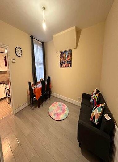 4 Bedroom Terraced House To Rent In Dean Road, Hounslow, TW3
