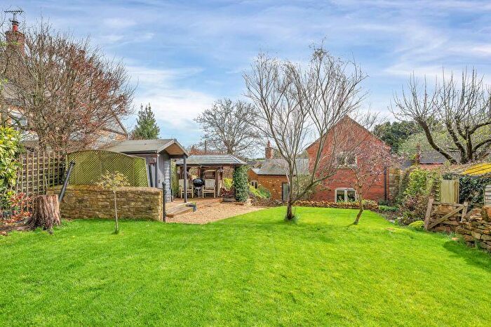 4 Bedroom Barn Conversion For Sale In Desborough Road, Stoke Albany, LE16