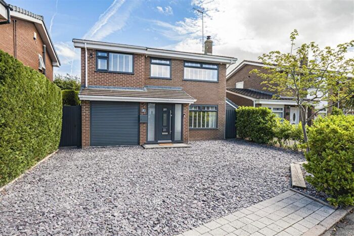 4 Bedroom Detached House For Sale In Snabwood Close, Little Neston, Neston, CH64