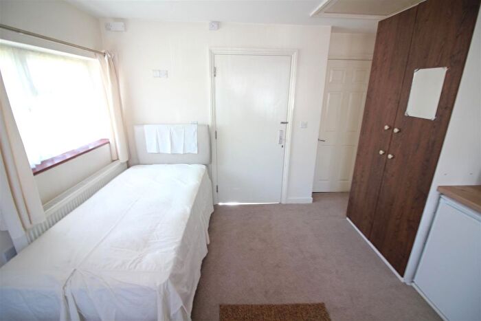 Studio To Rent In Magdala Road, Isleworth, TW7