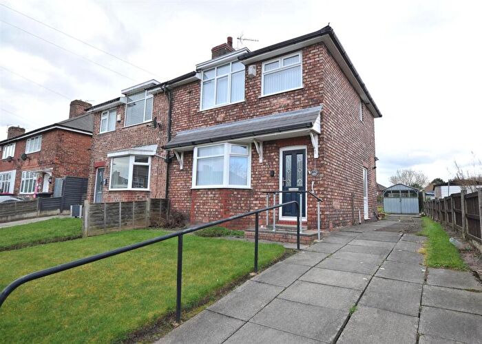 3 Bedroom Semi-Detached House For Sale In Fiddlers Lane Irlam, M44