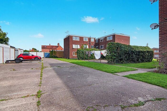2 Bedroom Flat For Sale In Upper Eastern Green Lane, Coventry, CV5