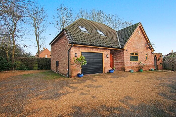 4 Bedroom Chalet For Sale In Lower Horsebridge, Hailsham, BN27