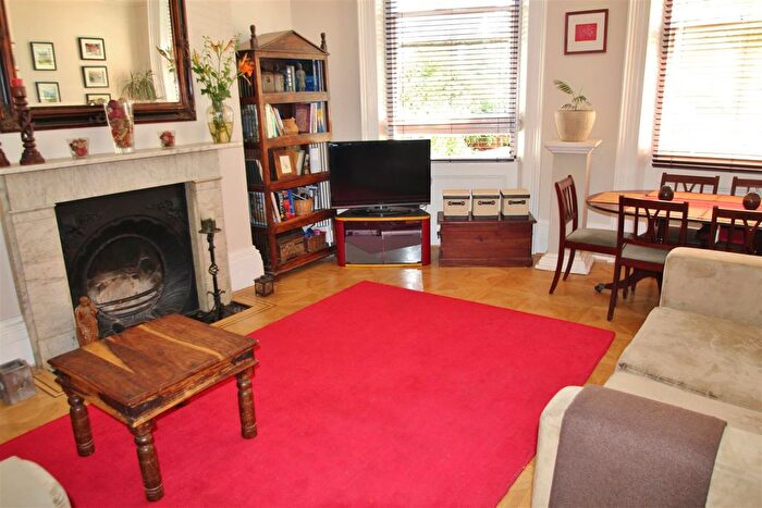 2 Bedroom Flat For Sale In Lansdowne Place, Hove, BN3