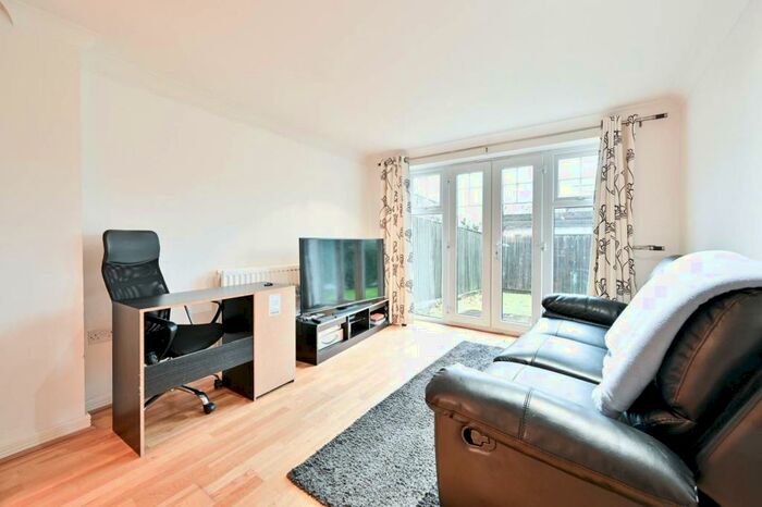 1 Bedroom Flat To Rent In Maybury, Maybury, Woking, GU21