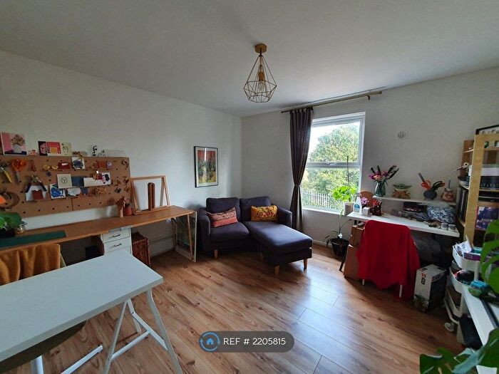 2 Bedroom Flat To Rent In Bayes Close, London, SE26