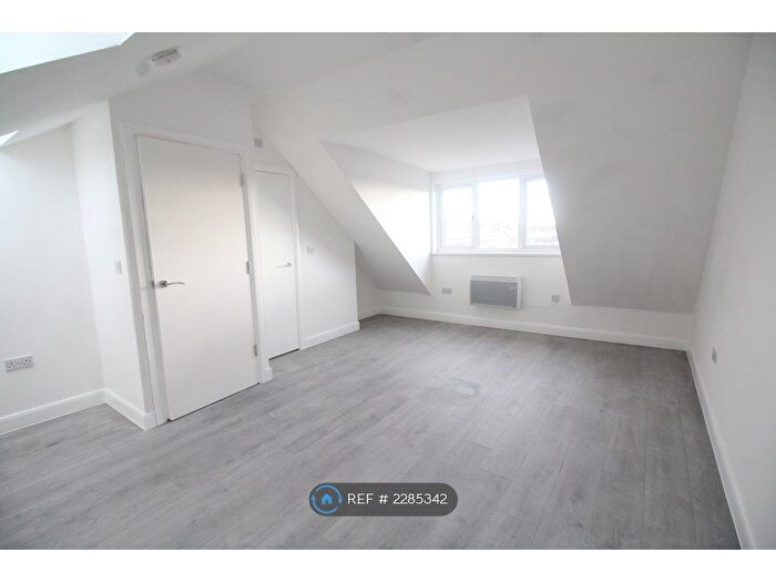 3 Bedroom Flat To Rent In Melton Road, Leicester, LE4