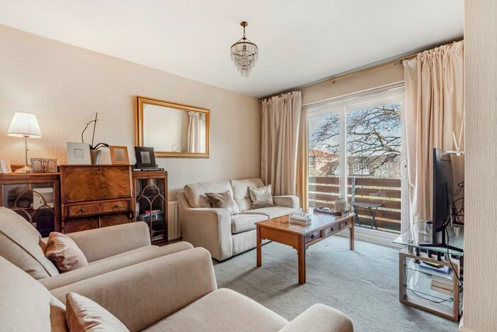 2 Bedroom Flat To Rent In Station Road Sidcup, DA15