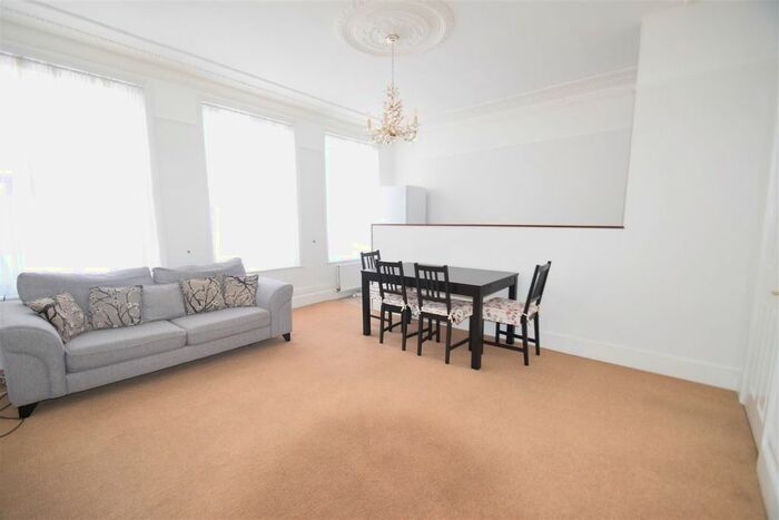 2 Bedroom Flat To Rent In Richmond Road, Twickenham, TW1