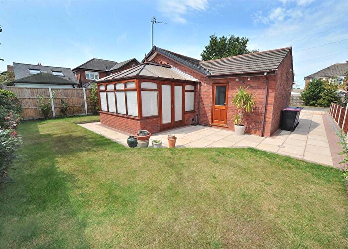 3 Bedroom Bungalow For Sale In Rushmoor Close, Irlam, M44