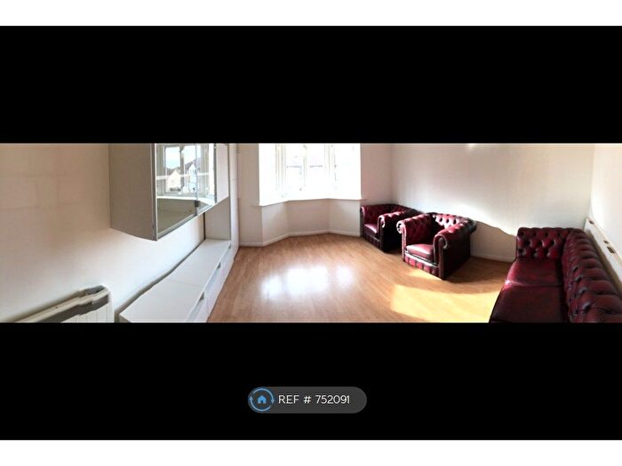 2 Bedroom Flat To Rent In Varsity Drive, Twickenham, TW1