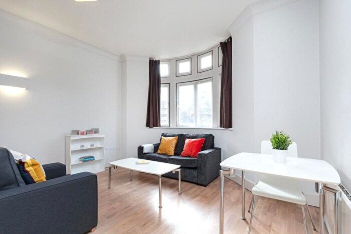 1 Bedroom Apartment To Rent In Mile End Road, Albion Court, E1