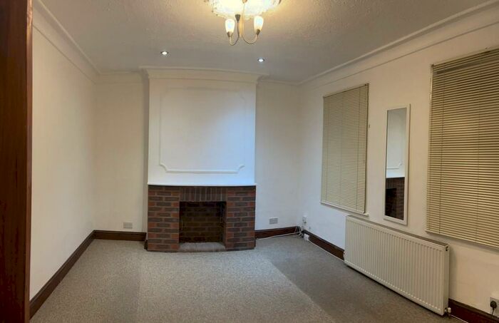 1 Bedroom Flat To Rent In Peel Road, Woodford, E18