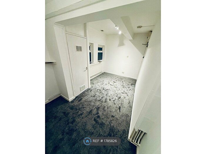 1 Bedroom Flat To Rent In Prices House, Abercarn, Newport, NP11