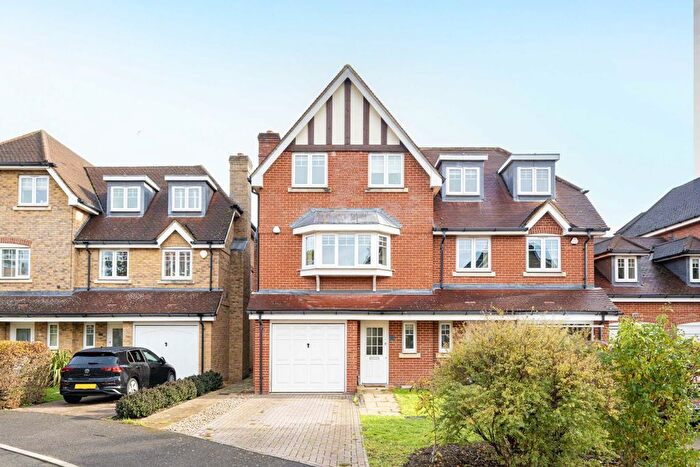4 Bedroom Semi Detached House For Sale In Heritage Close, Sunbury-On-Thames, TW16