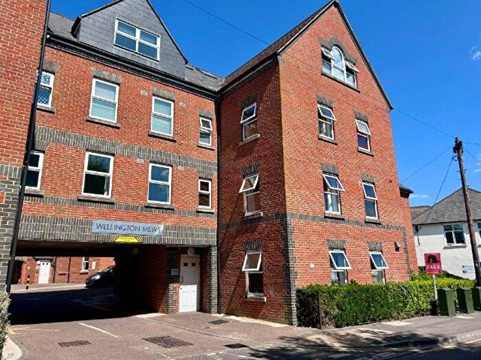 2 Bedroom Flat To Rent In Crowthorne, , Heath Hill Road South, RG45