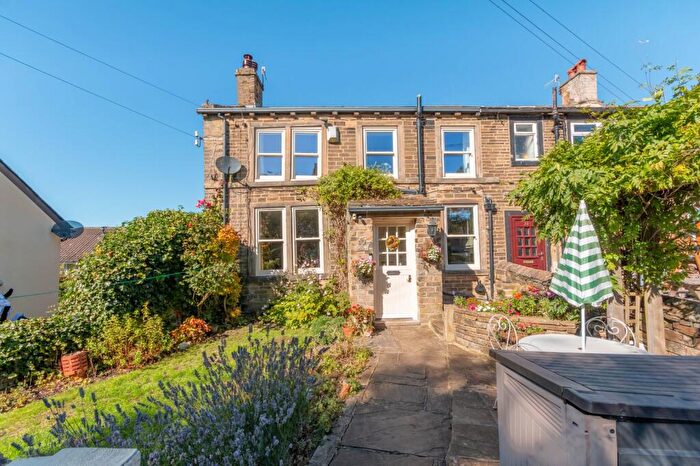 3 Bedroom End Of Terrace House For Sale In Cliffe View, Allerton, Bradford, West Yorkshire, BD15