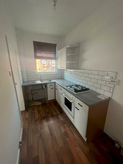 2 Bedroom House To Rent In Bexley Terrace, Leeds, LS8