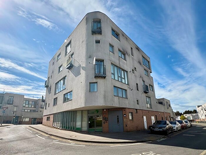 2 Bedroom Flat For Sale In Pickering Road, Barking, IG11