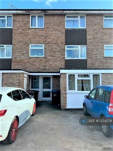 6 Bedroom Terraced House To Rent In De Havilland Close, Hatfield, AL10