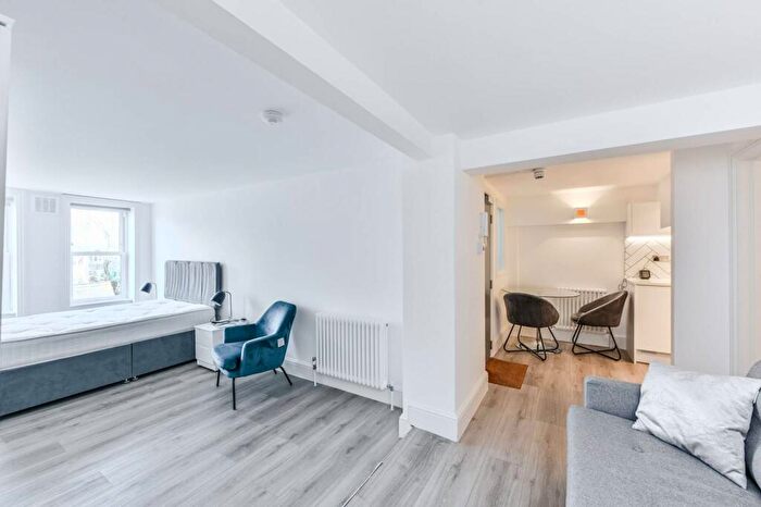 1 Bedroom Flat To Rent In Este Road, Clapham Junction, SW11