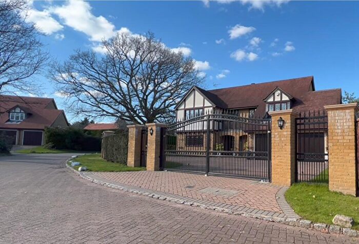5 Bedroom Detached House For Sale In Barberry Way, Blackwater, GU17